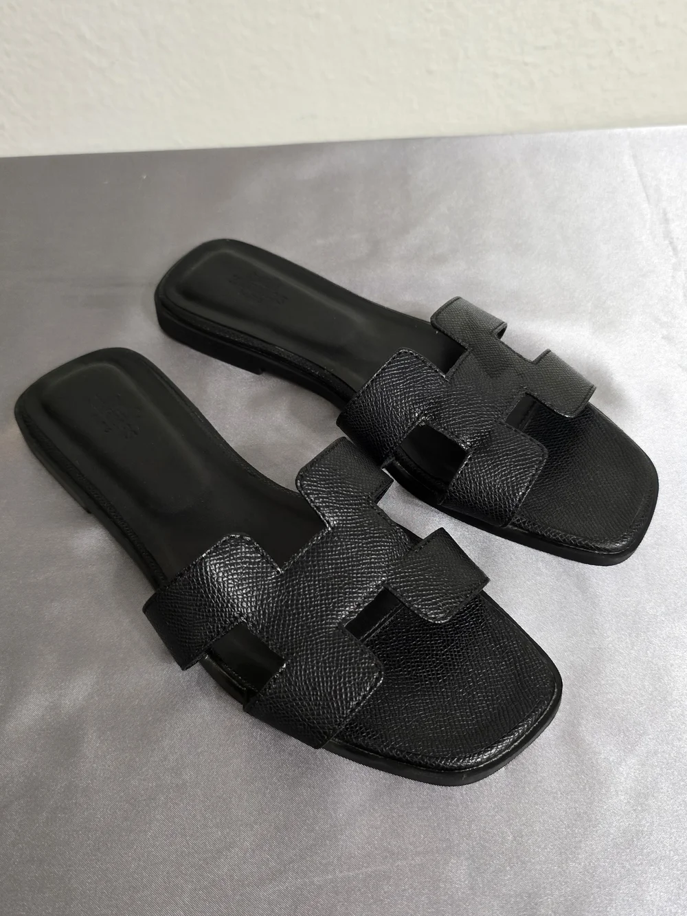 Hermes Black Leather Oran Slide Sandals Size 39 - Picture 4 of 14